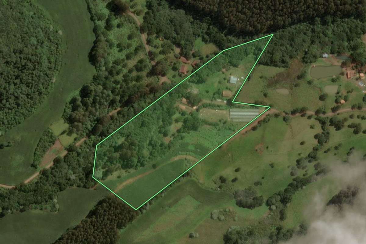 Imagem de satélite do imóvel rural em Água Doce (SC), com o contorno declarado no CAR desenhado por cima.