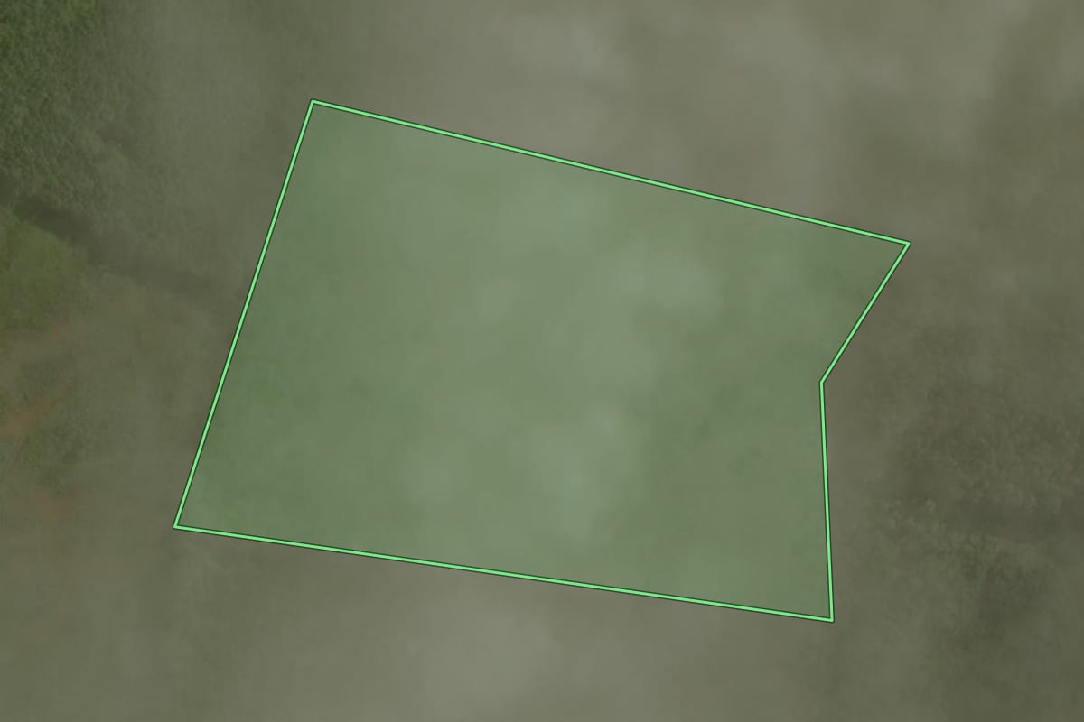 Imagem de satélite do imóvel rural em Água Doce (SC), com o contorno declarado no CAR desenhado por cima.