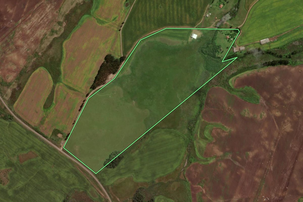 Imagem de satélite do imóvel rural em Água Doce (SC), com o contorno declarado no CAR desenhado por cima.