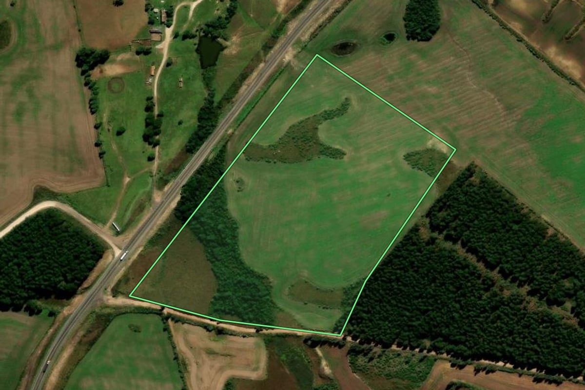 Imagem de satélite do imóvel rural em Água Doce (SC), com o contorno declarado no CAR desenhado por cima.