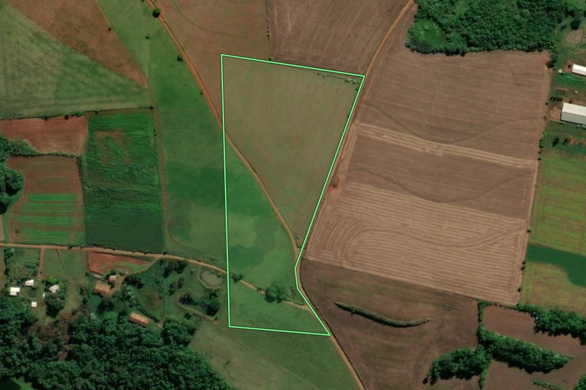 Imagem de satélite do imóvel rural em Águas de Chapecó (SC), com o contorno declarado no CAR desenhado por cima.