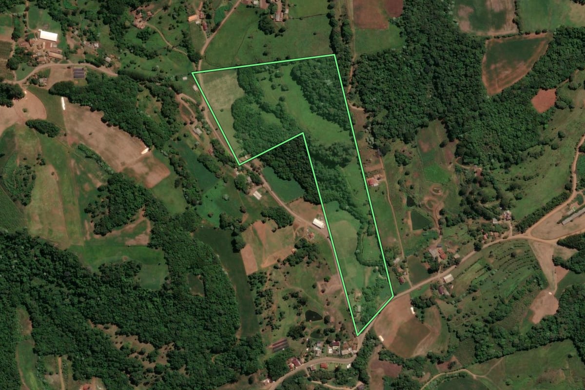 Imagem de satélite do imóvel rural em Alto Bela Vista (SC), com o contorno declarado no CAR desenhado por cima.