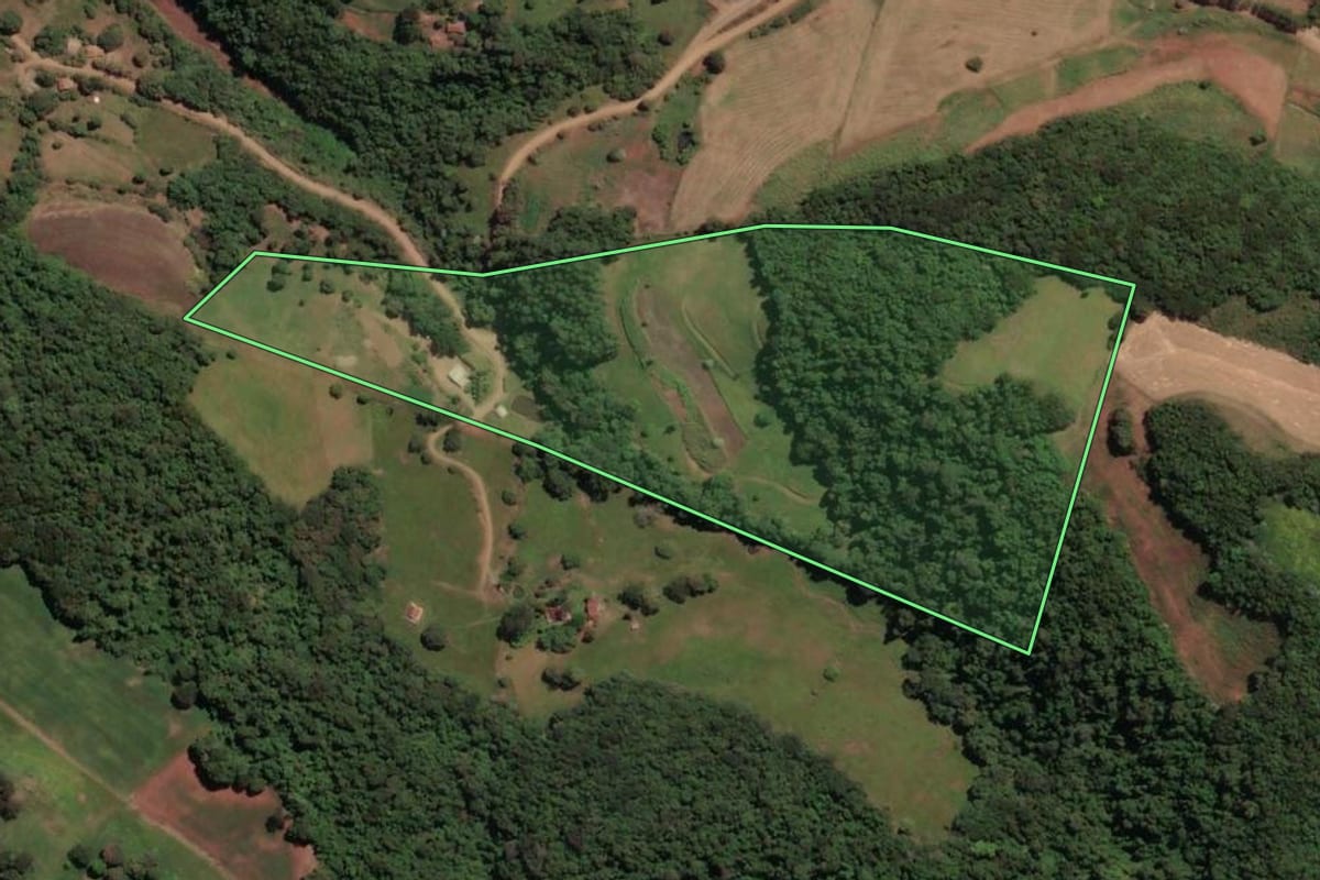 Imagem de satélite do imóvel rural em Alto Bela Vista (SC), com o contorno declarado no CAR desenhado por cima.