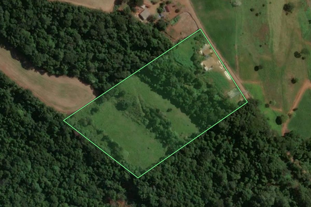 Imagem de satélite do imóvel rural em Alto Bela Vista (SC), com o contorno declarado no CAR desenhado por cima.