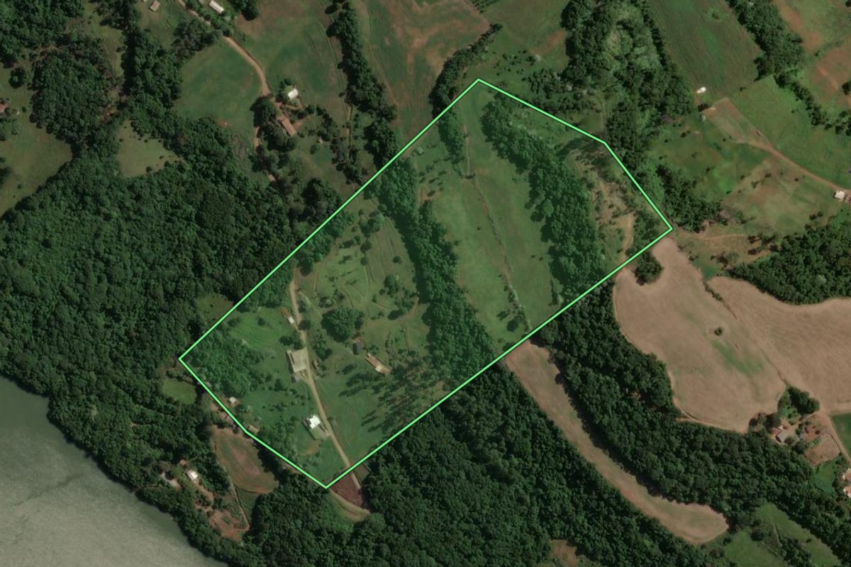 Imagem de satélite do imóvel rural em Alto Bela Vista (SC), com o contorno declarado no CAR desenhado por cima.
