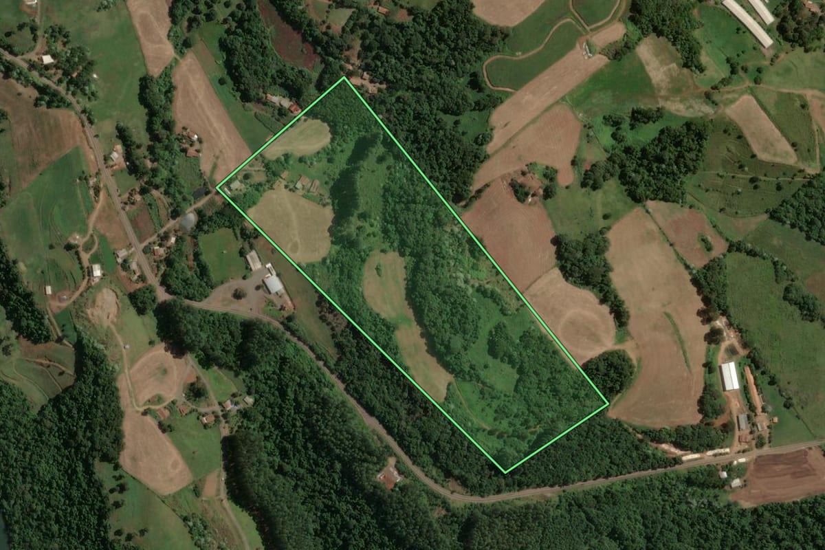 Imagem de satélite do imóvel rural em Alto Bela Vista (SC), com o contorno declarado no CAR desenhado por cima.
