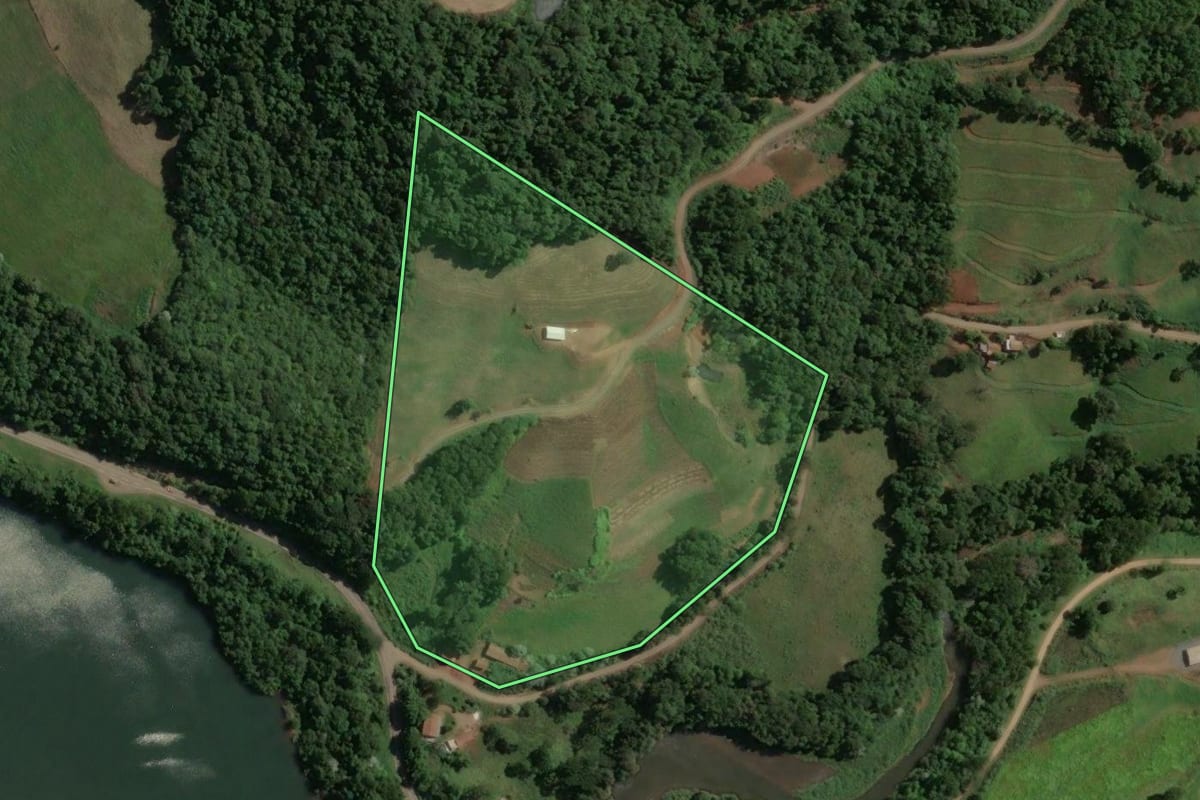 Imagem de satélite do imóvel rural em Alto Bela Vista (SC), com o contorno declarado no CAR desenhado por cima.