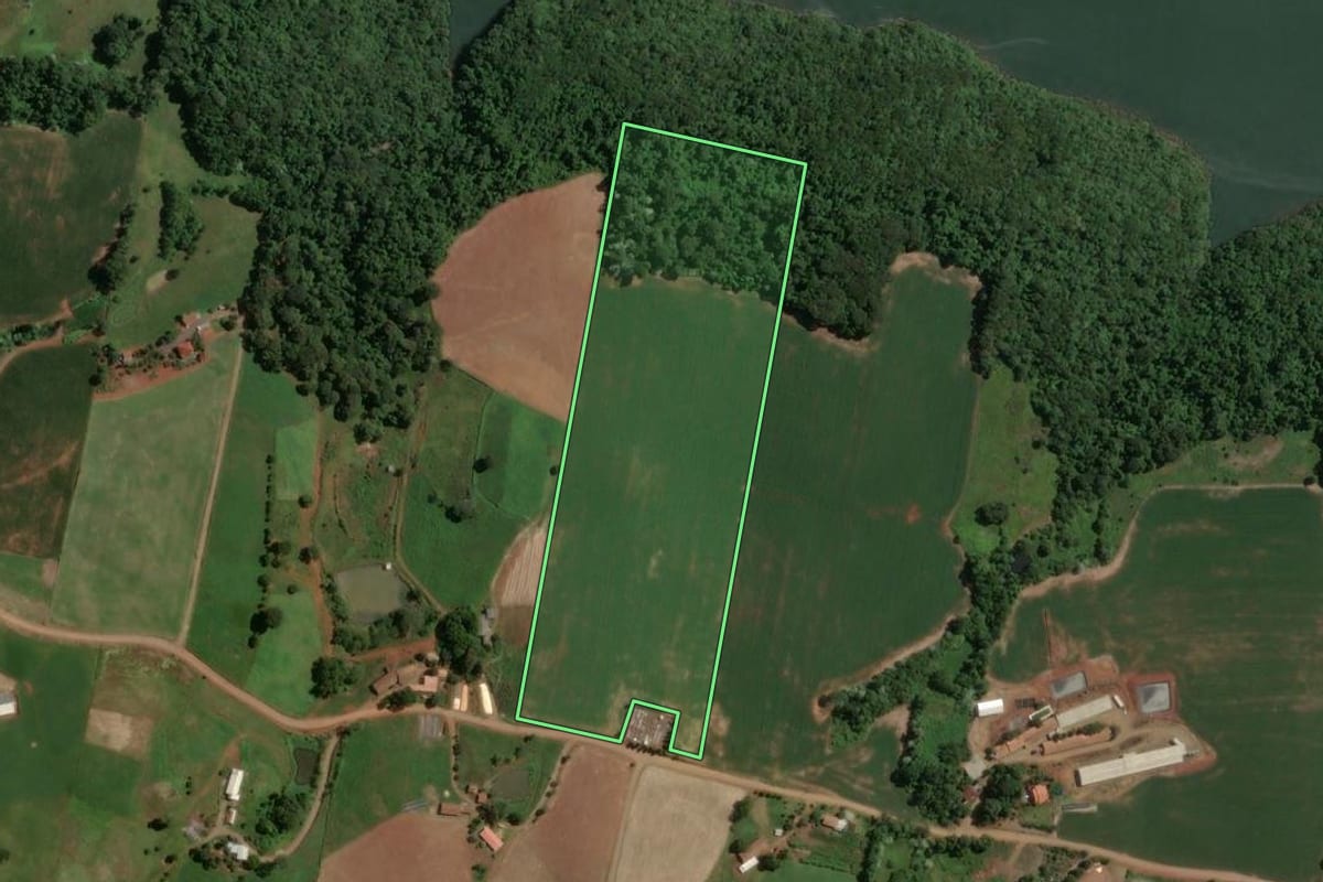 Imagem de satélite do imóvel rural em Alto Bela Vista (SC), com o contorno declarado no CAR desenhado por cima.
