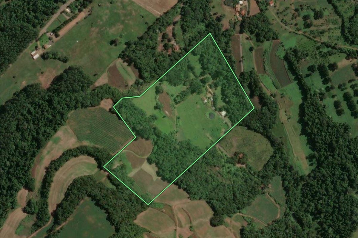 Imagem de satélite do imóvel rural em Alto Bela Vista (SC), com o contorno declarado no CAR desenhado por cima.