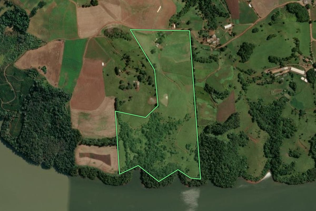 Imagem de satélite do imóvel rural em Alto Bela Vista (SC), com o contorno declarado no CAR desenhado por cima.