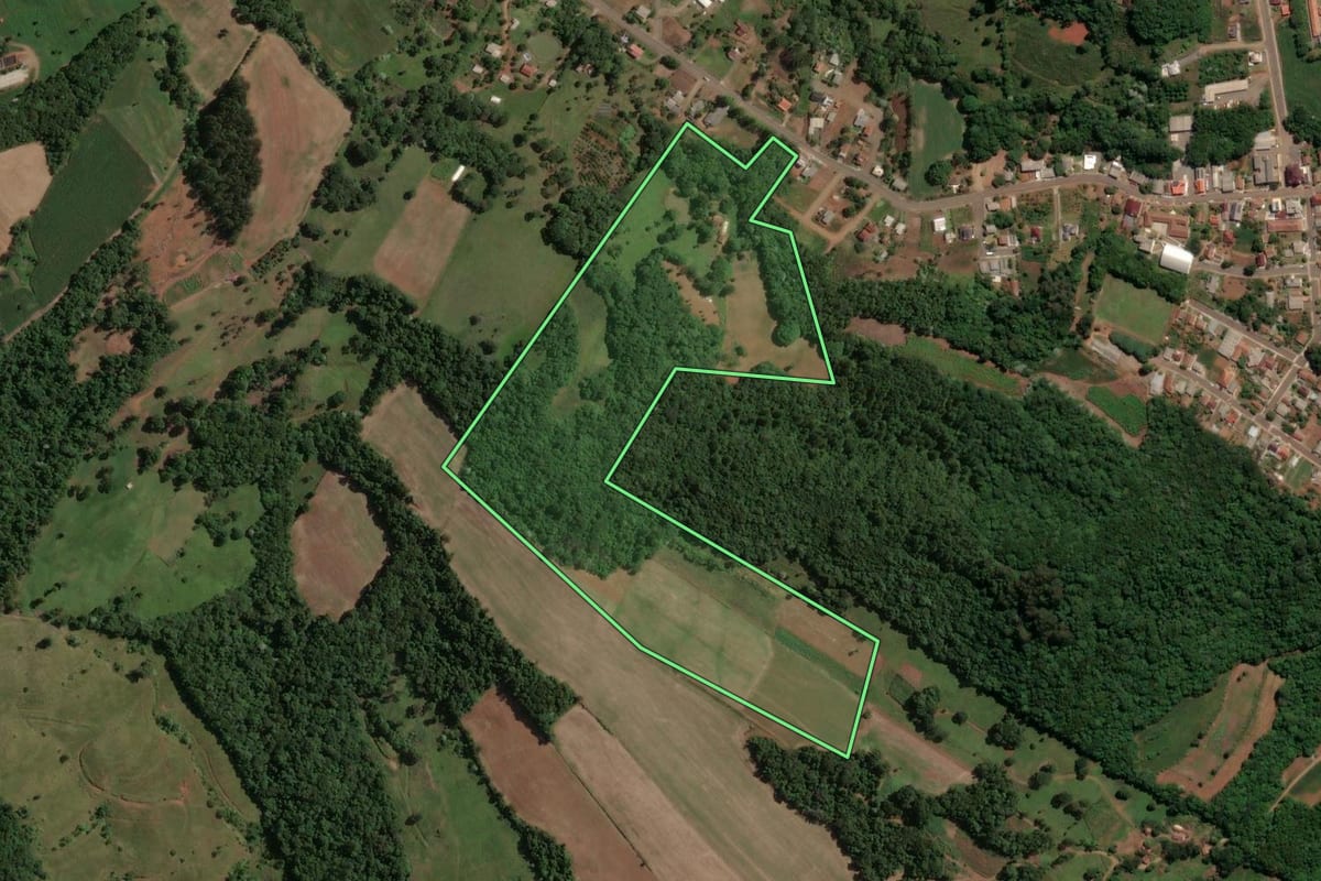 Imagem de satélite do imóvel rural em Alto Bela Vista (SC), com o contorno declarado no CAR desenhado por cima.