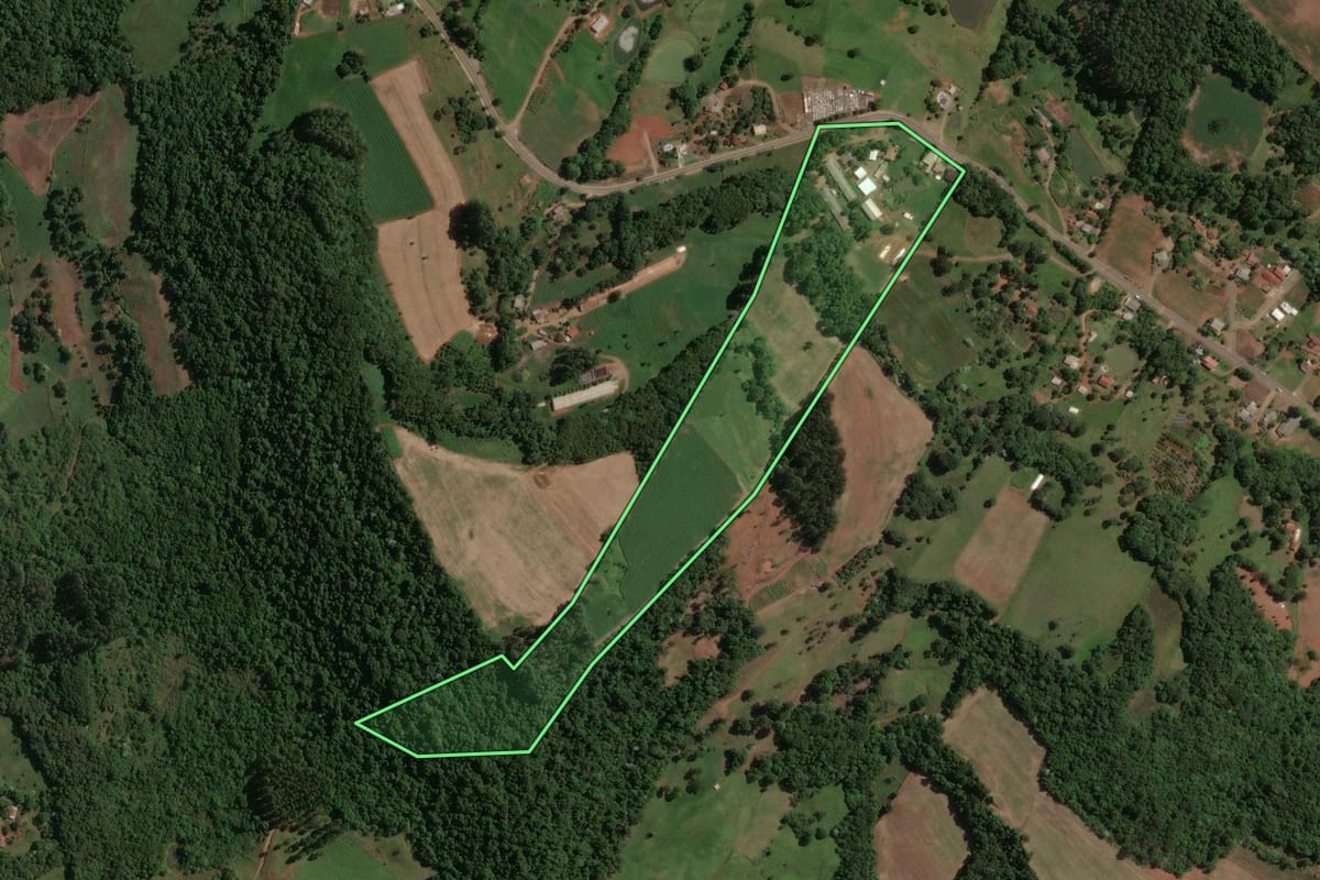 Imagem de satélite do imóvel rural em Alto Bela Vista (SC), com o contorno declarado no CAR desenhado por cima.
