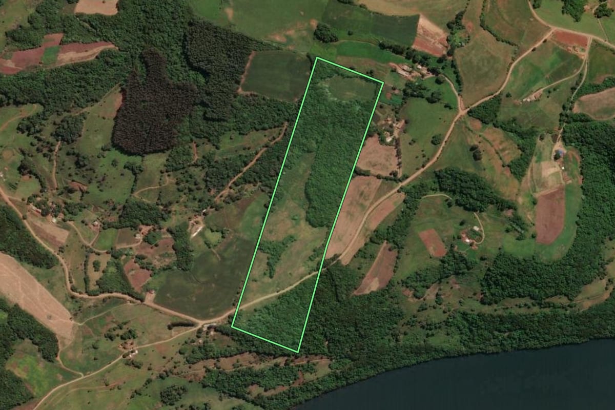 Imagem de satélite do imóvel rural em Alto Bela Vista (SC), com o contorno declarado no CAR desenhado por cima.