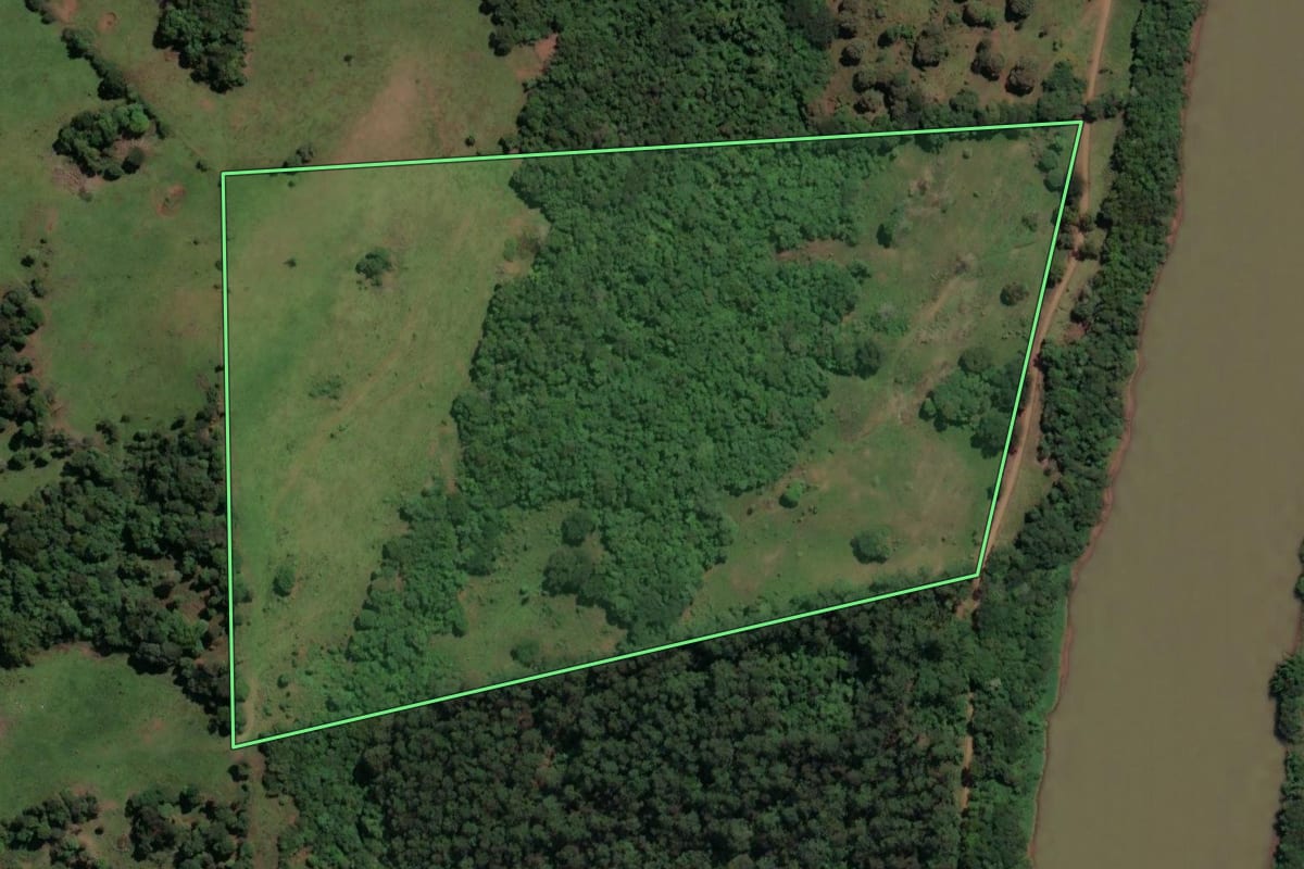 Imagem de satélite do imóvel rural em Alto Bela Vista (SC), com o contorno declarado no CAR desenhado por cima.