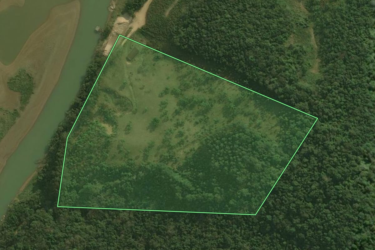 Imagem de satélite do imóvel rural em Angelina (SC), com o contorno declarado no CAR desenhado por cima.