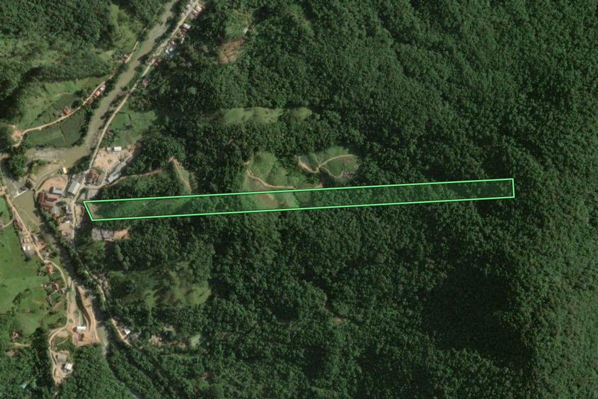 Imagem de satélite do imóvel rural em Angelina (SC), com o contorno declarado no CAR desenhado por cima.