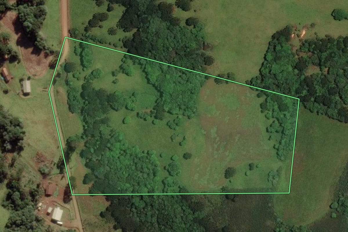 Imagem de satélite do imóvel rural em Anita Garibaldi (SC), com o contorno declarado no CAR desenhado por cima.