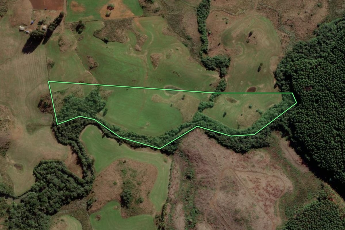 Imagem de satélite do imóvel rural em Anita Garibaldi (SC), com o contorno declarado no CAR desenhado por cima.