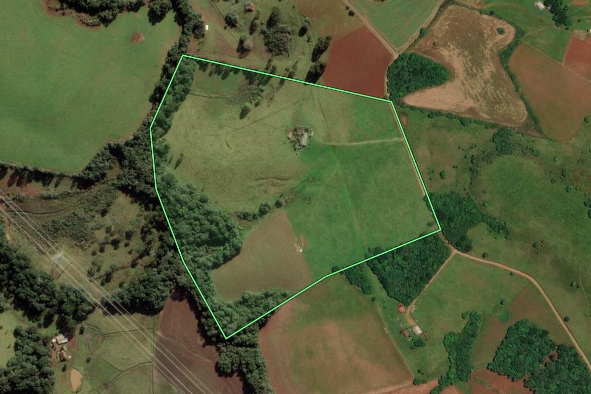 Imagem de satélite do imóvel rural em Anita Garibaldi (SC), com o contorno declarado no CAR desenhado por cima.