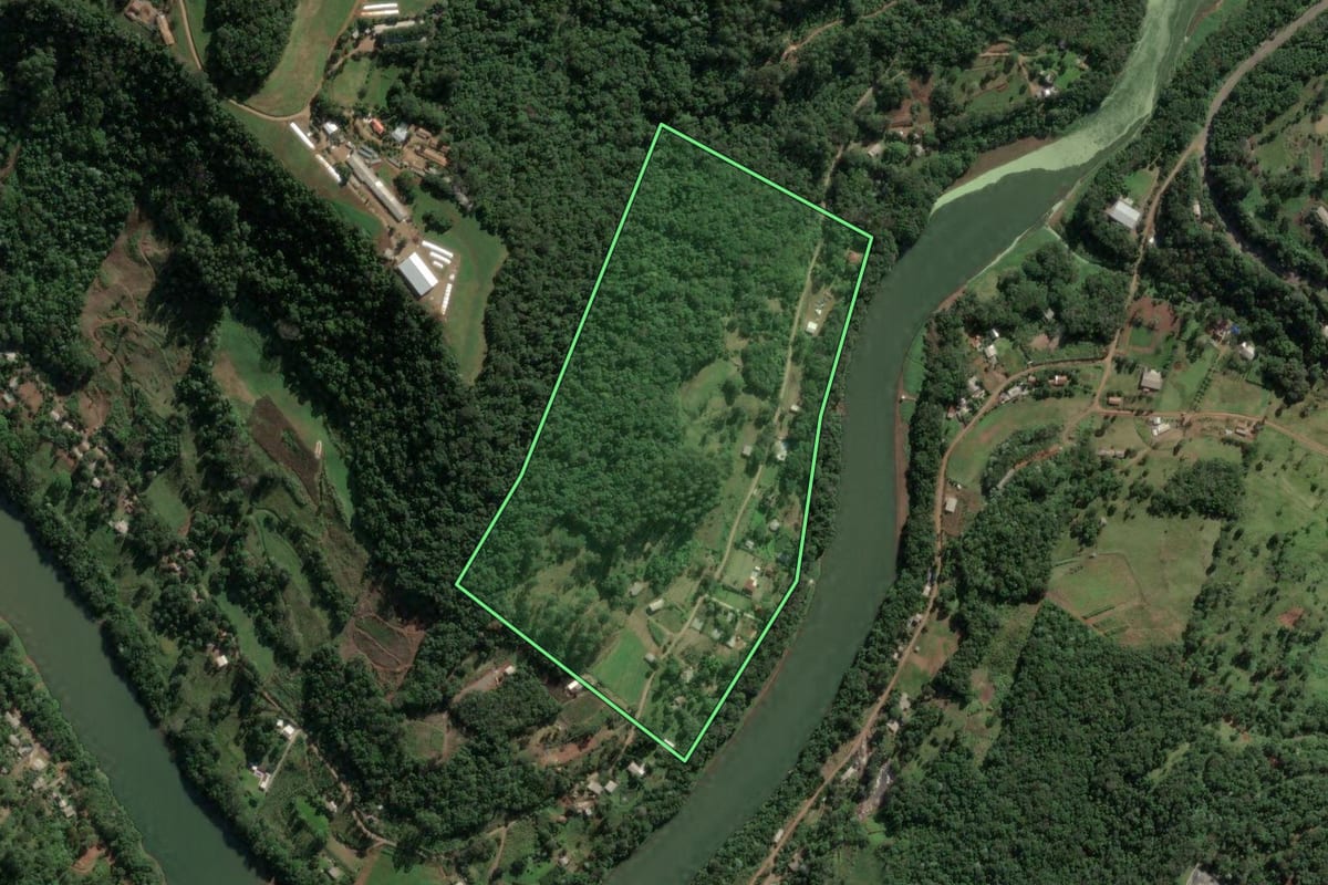 Imagem de satélite do imóvel rural em Arabutã (SC), com o contorno declarado no CAR desenhado por cima.