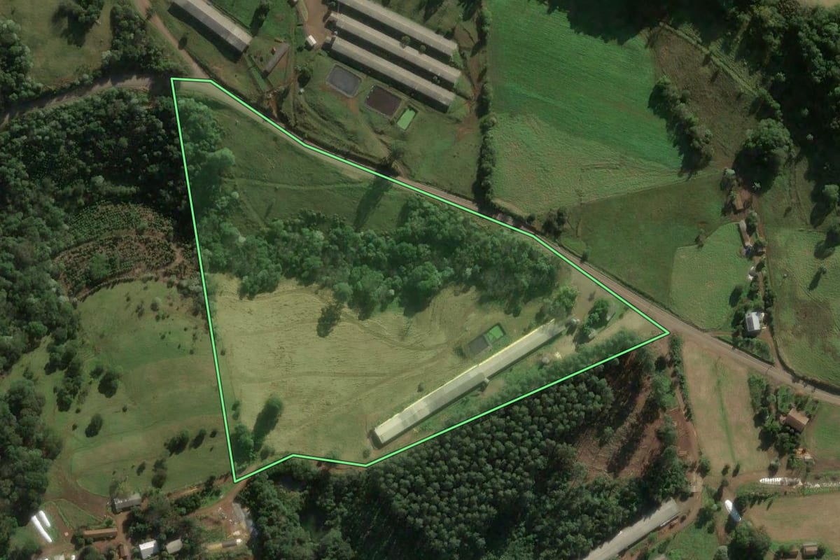 Imagem de satélite do imóvel rural em Arabutã (SC), com o contorno declarado no CAR desenhado por cima.