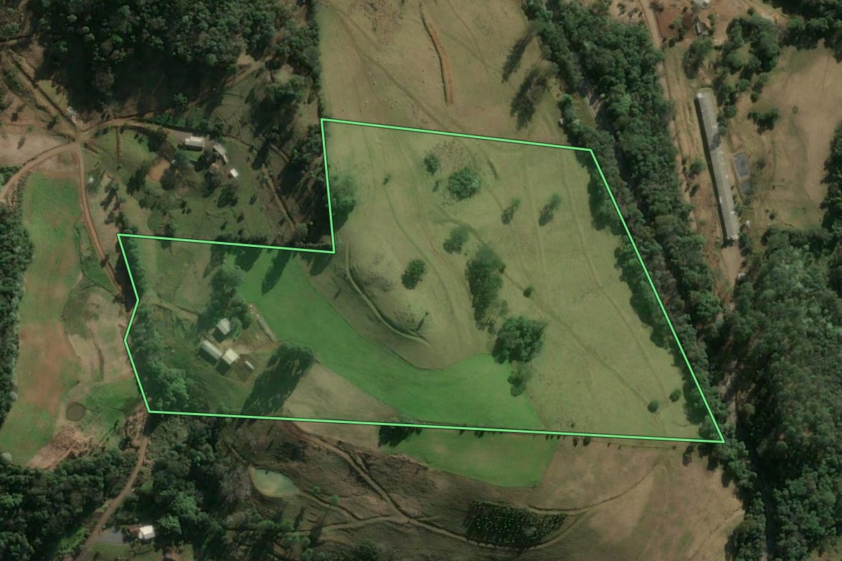Imagem de satélite do imóvel rural em Arabutã (SC), com o contorno declarado no CAR desenhado por cima.