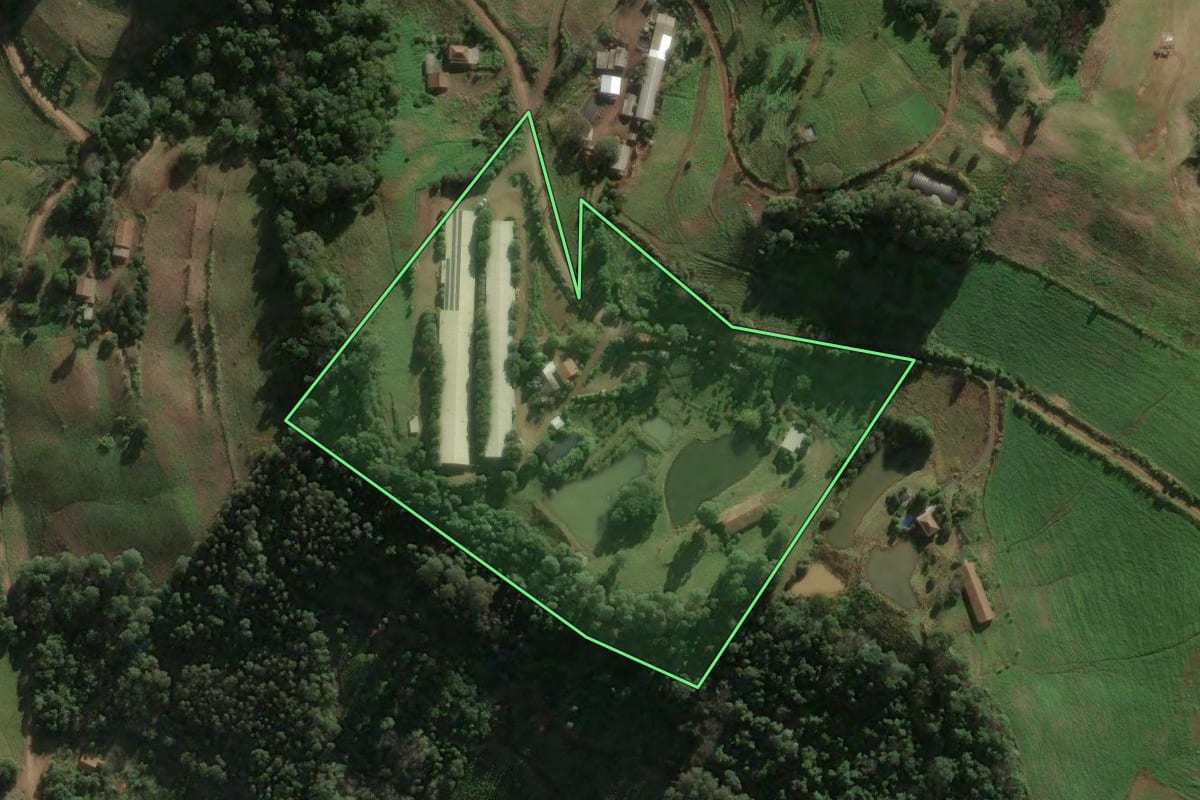 Imagem de satélite do imóvel rural em Arabutã (SC), com o contorno declarado no CAR desenhado por cima.