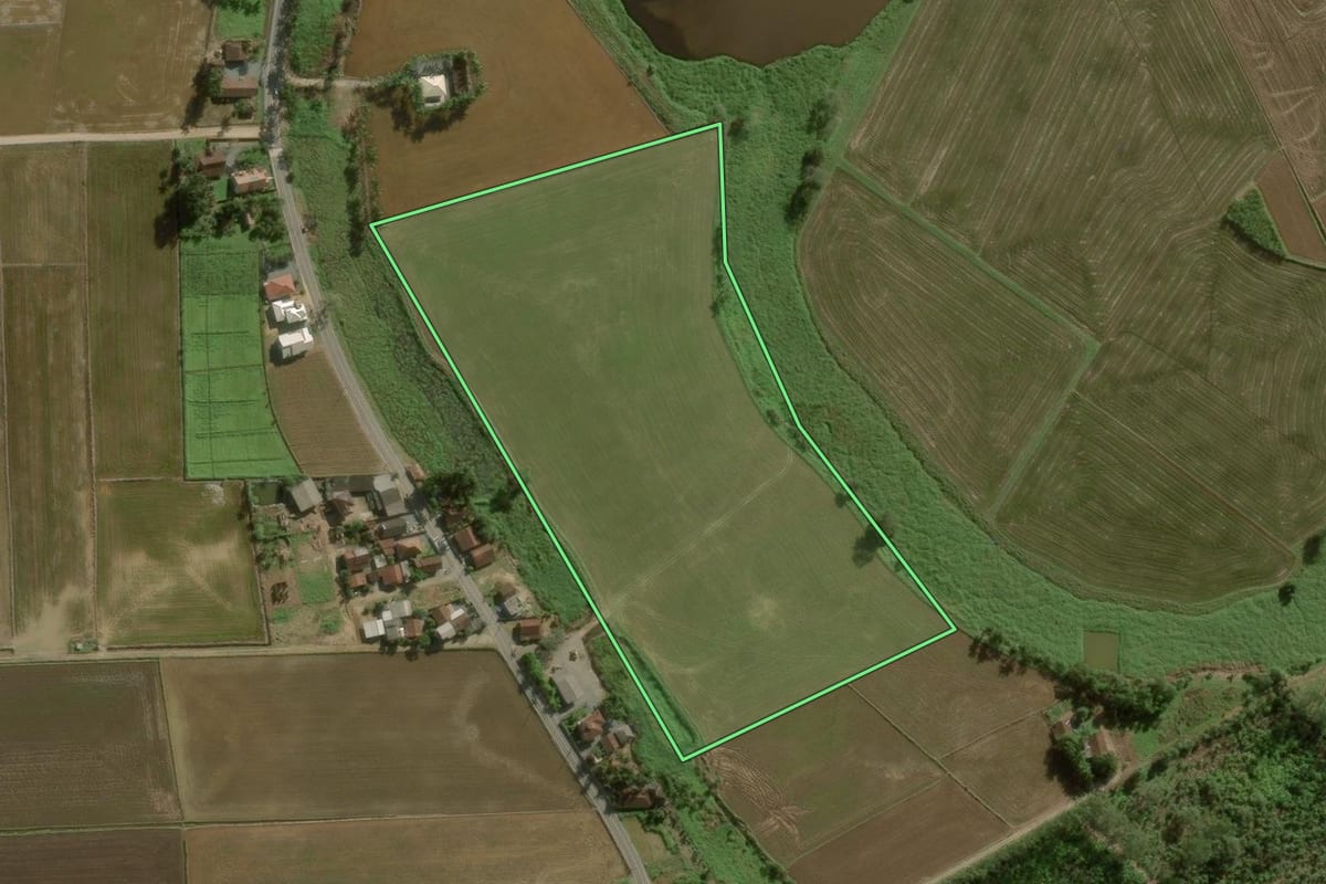 Imagem de satélite do imóvel rural em Araquari (SC), com o contorno declarado no CAR desenhado por cima.