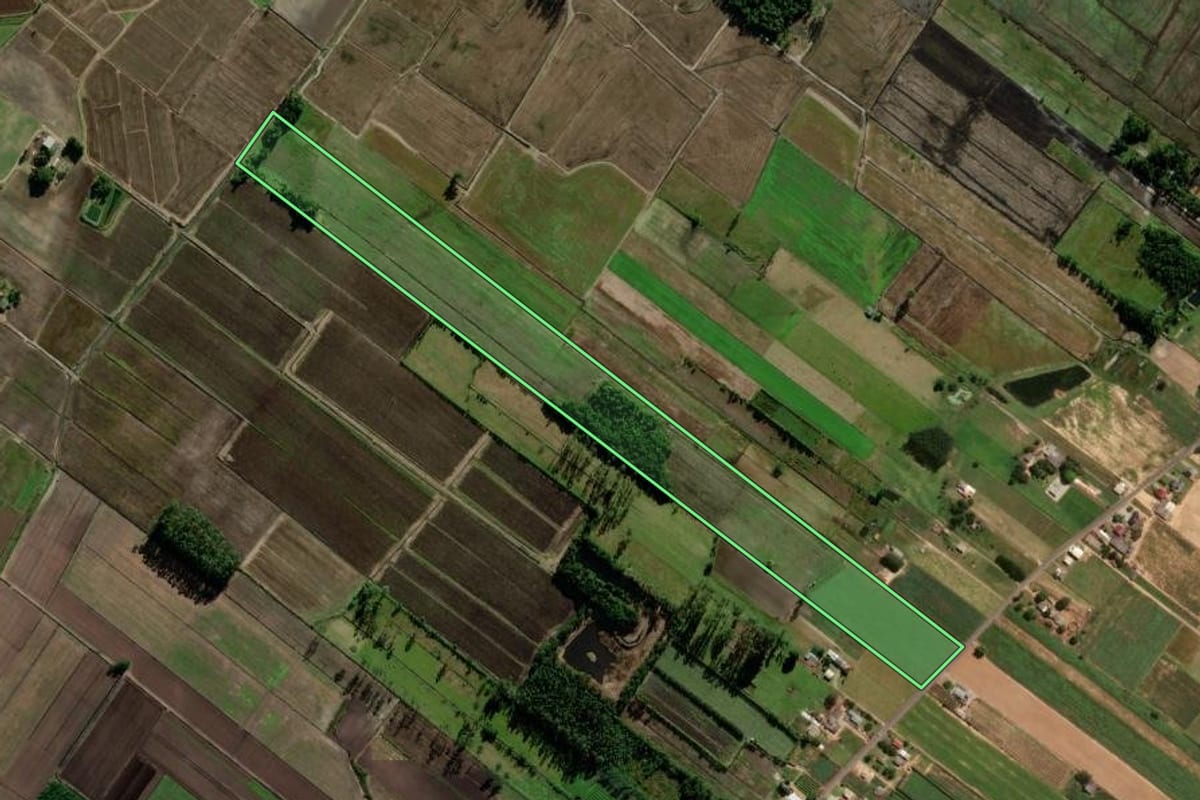 Imagem de satélite do imóvel rural em Araranguá (SC), com o contorno declarado no CAR desenhado por cima.