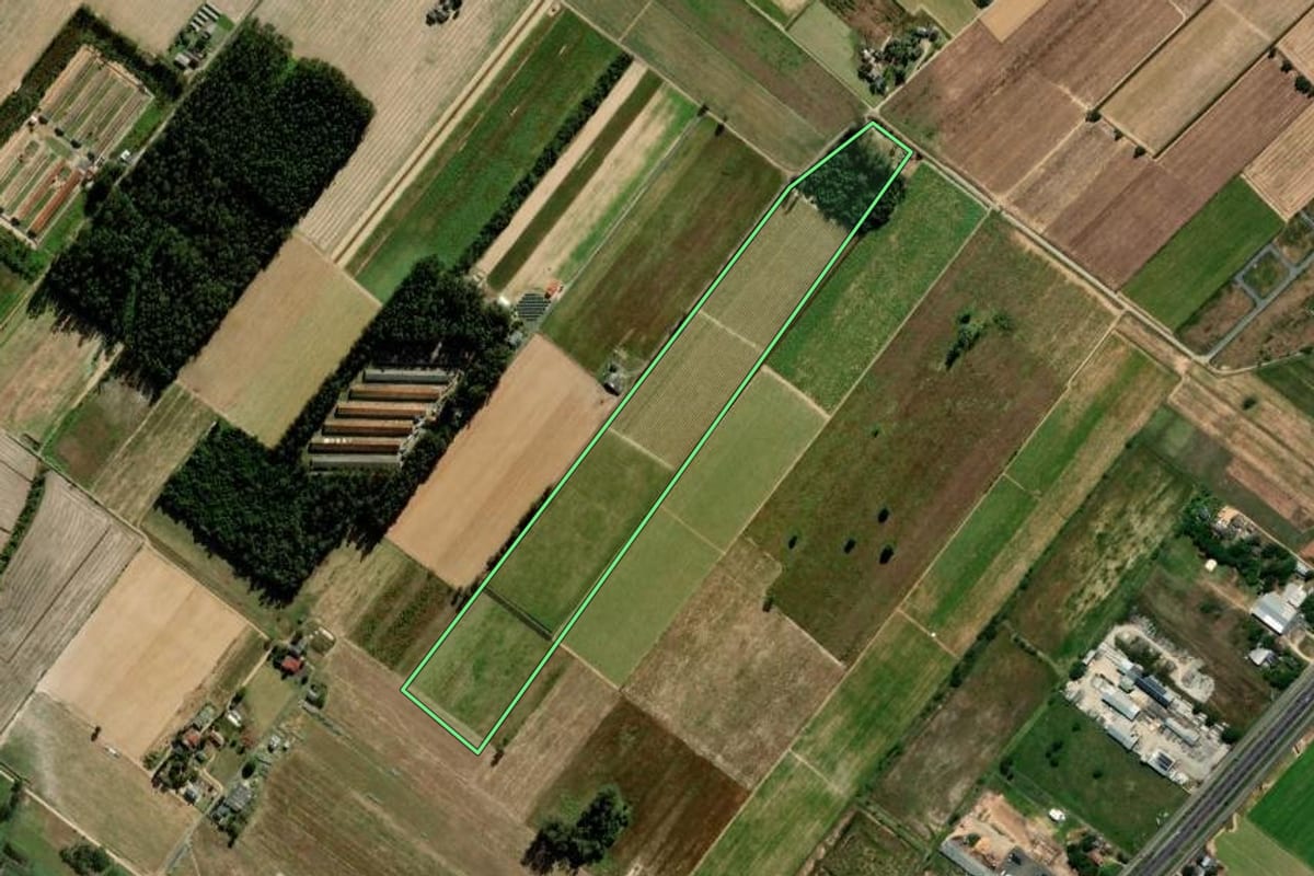 Imagem de satélite do imóvel rural em Araranguá (SC), com o contorno declarado no CAR desenhado por cima.