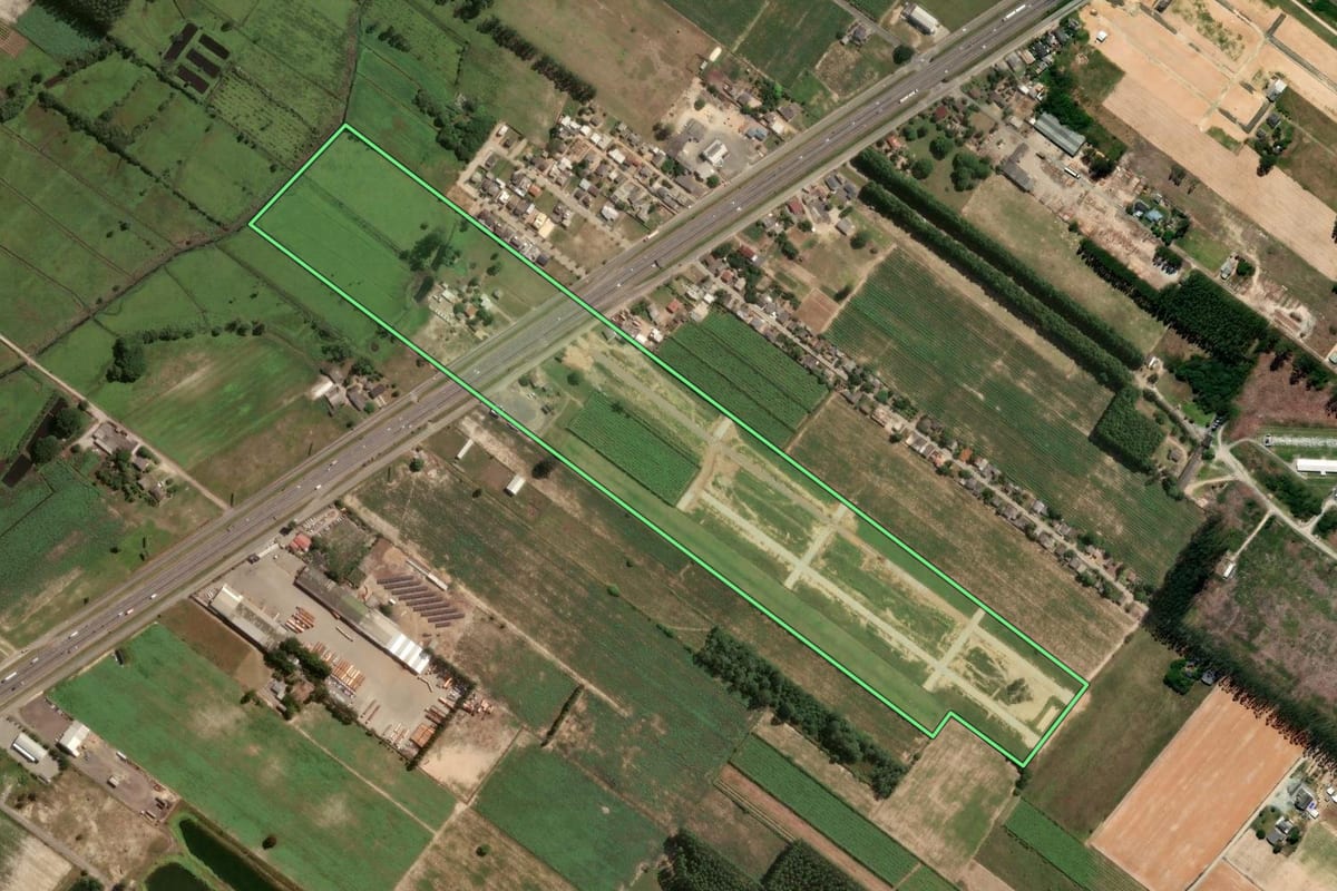 Imagem de satélite do imóvel rural em Araranguá (SC), com o contorno declarado no CAR desenhado por cima.