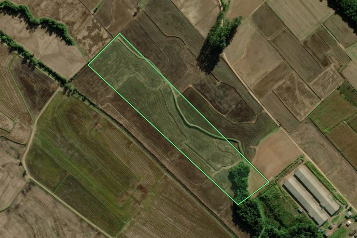 Imagem de satélite do imóvel rural em Araranguá (SC), com o contorno declarado no CAR desenhado por cima.