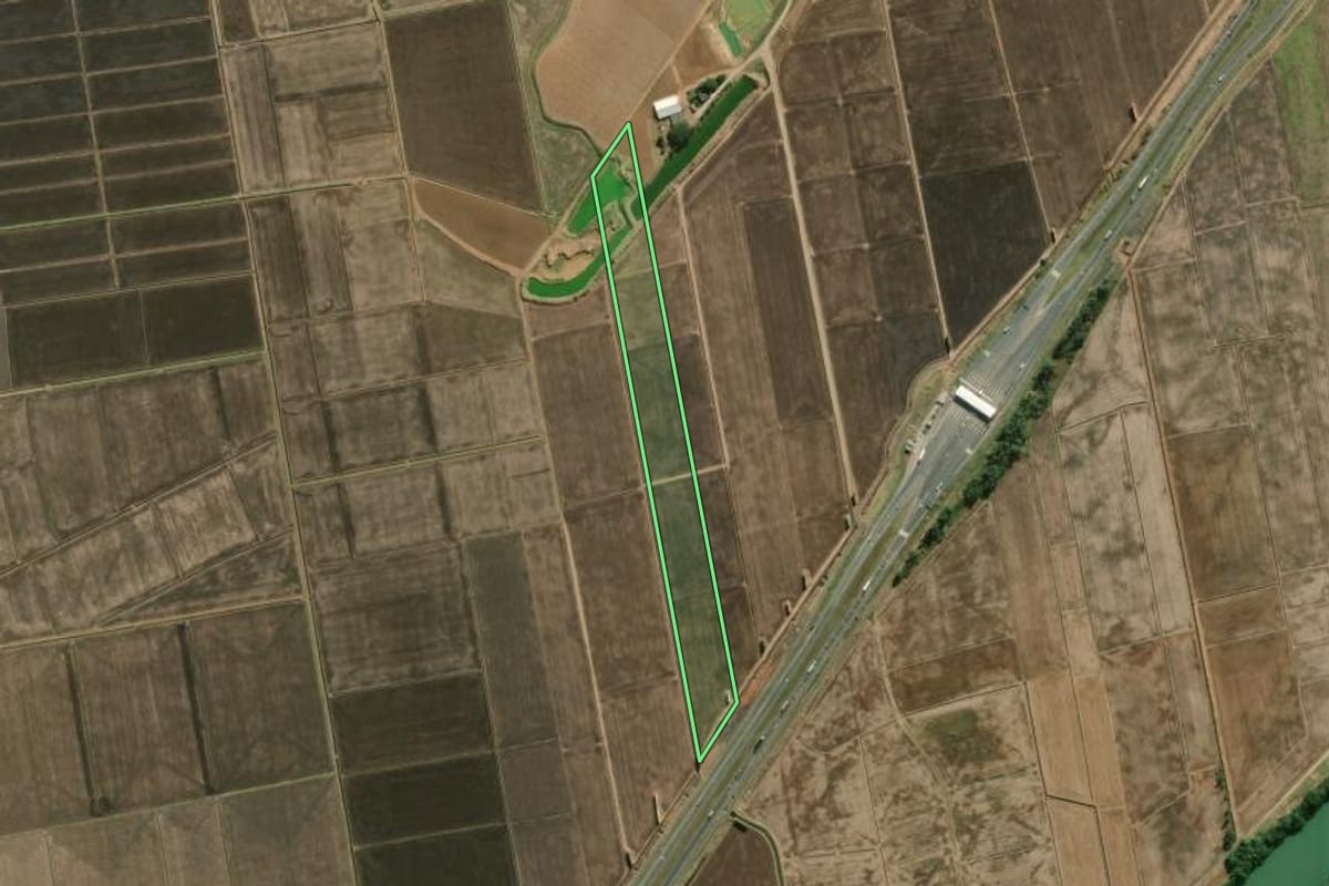 Imagem de satélite do imóvel rural em Araranguá (SC), com o contorno declarado no CAR desenhado por cima.