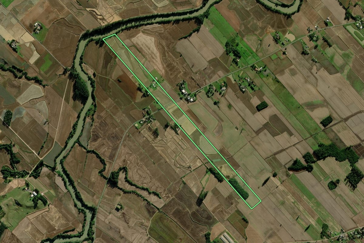 Imagem de satélite do imóvel rural em Araranguá (SC), com o contorno declarado no CAR desenhado por cima.
