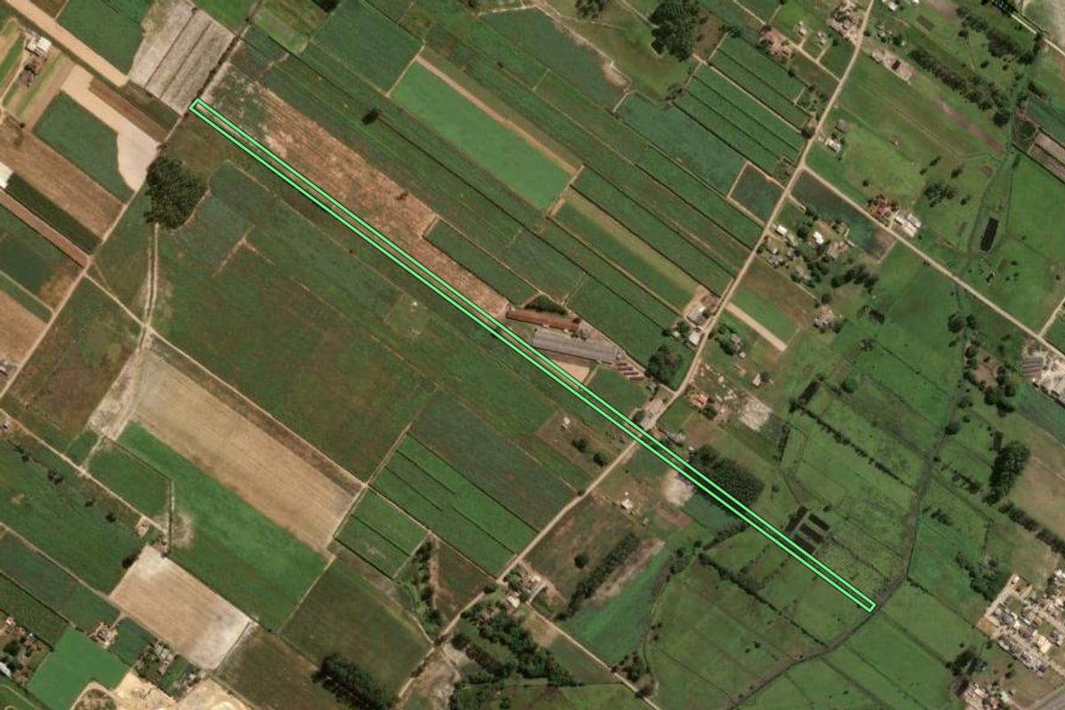 Imagem de satélite do imóvel rural em Araranguá (SC), com o contorno declarado no CAR desenhado por cima.