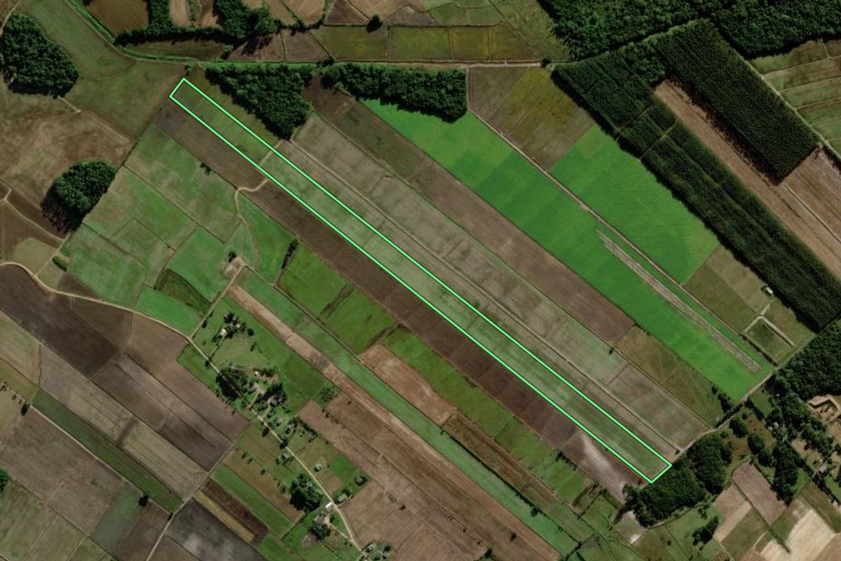 Imagem de satélite do imóvel rural em Araranguá (SC), com o contorno declarado no CAR desenhado por cima.
