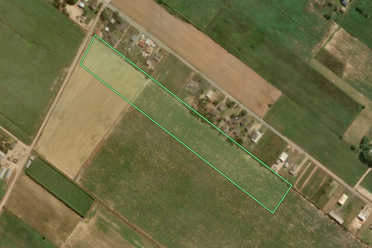 Imagem de satélite do imóvel rural em Araranguá (SC), com o contorno declarado no CAR desenhado por cima.
