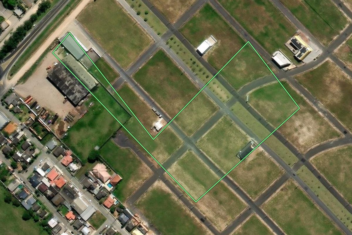 Imagem de satélite do imóvel rural em Araranguá (SC), com o contorno declarado no CAR desenhado por cima.