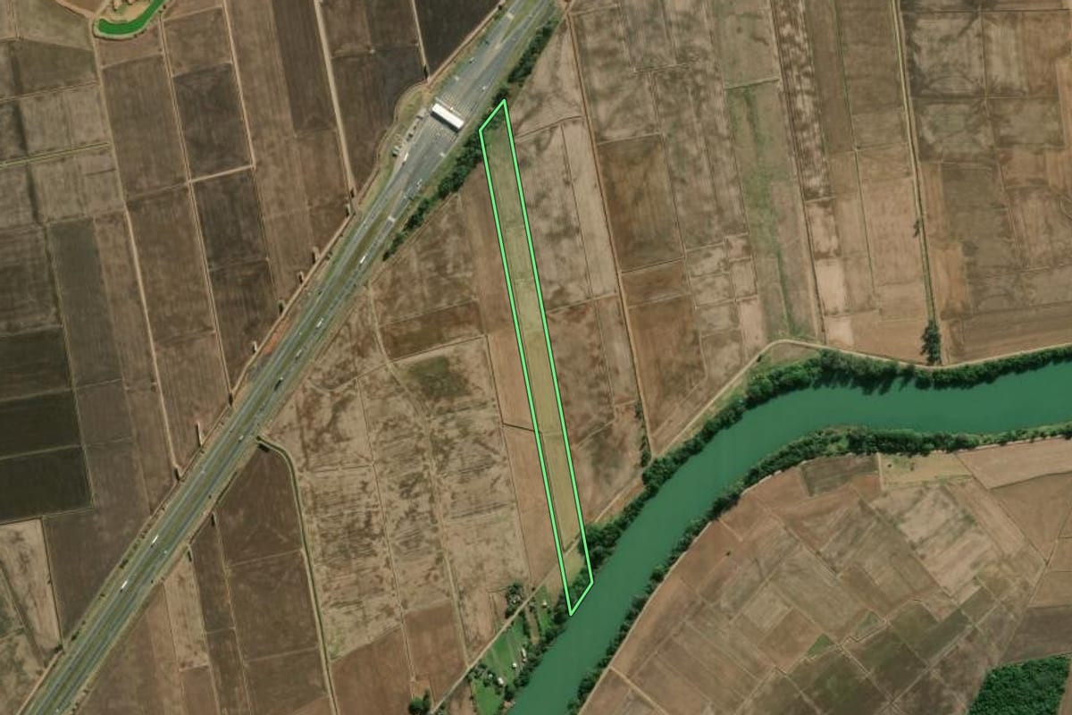 Imagem de satélite do imóvel rural em Araranguá (SC), com o contorno declarado no CAR desenhado por cima.