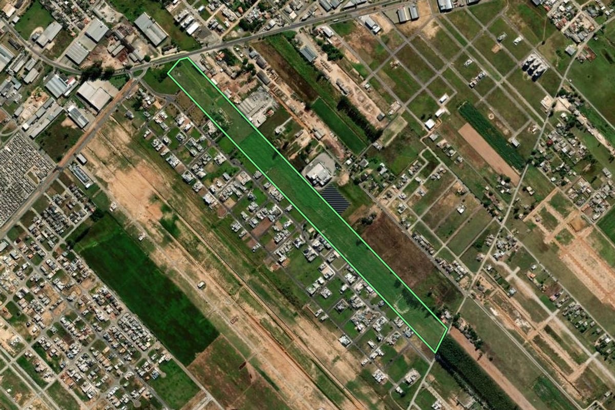 Imagem de satélite do imóvel rural em Araranguá (SC), com o contorno declarado no CAR desenhado por cima.