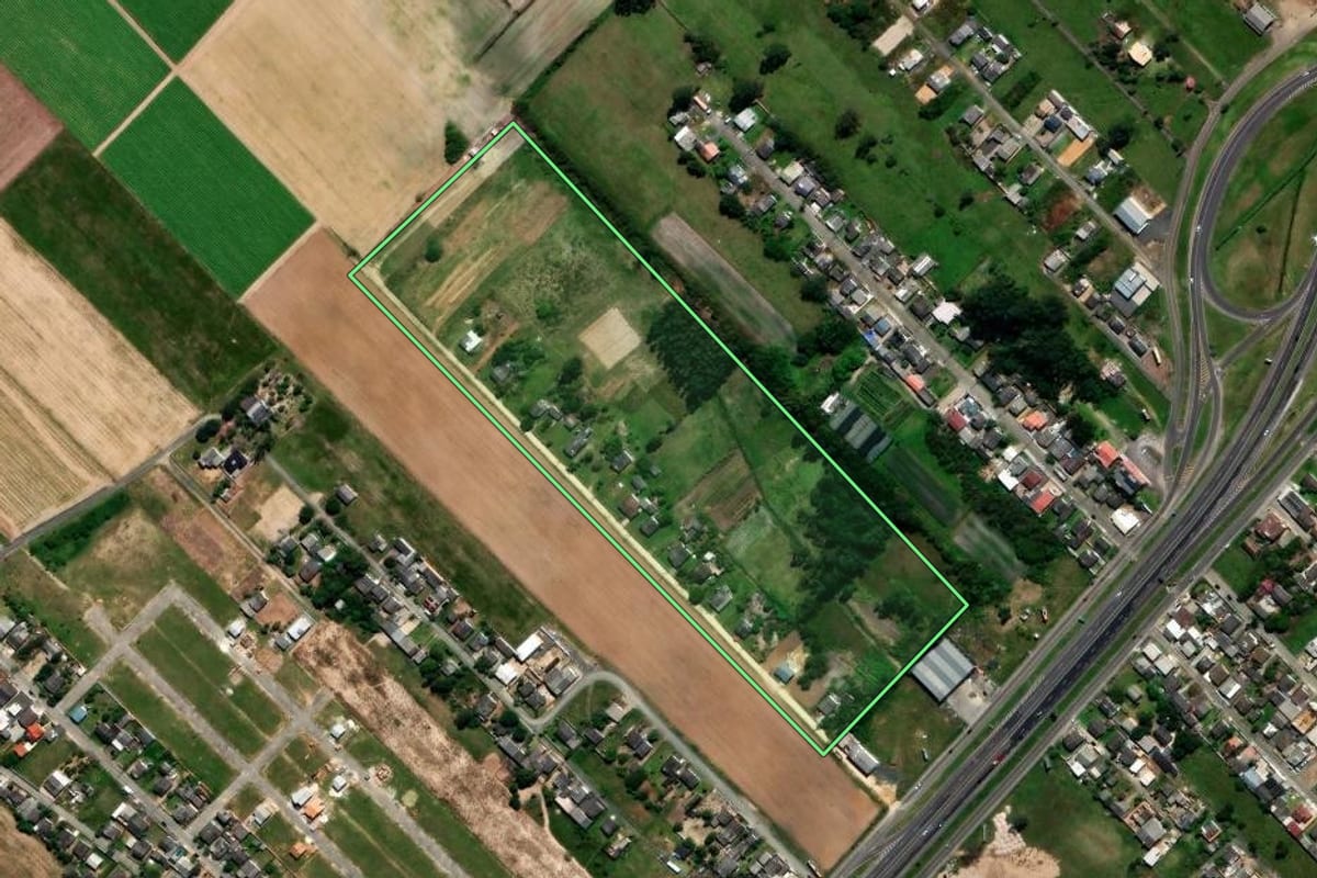 Imagem de satélite do imóvel rural em Araranguá (SC), com o contorno declarado no CAR desenhado por cima.