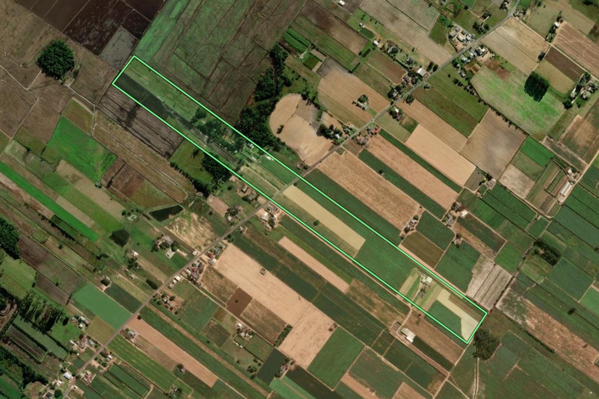 Imagem de satélite do imóvel rural em Araranguá (SC), com o contorno declarado no CAR desenhado por cima.