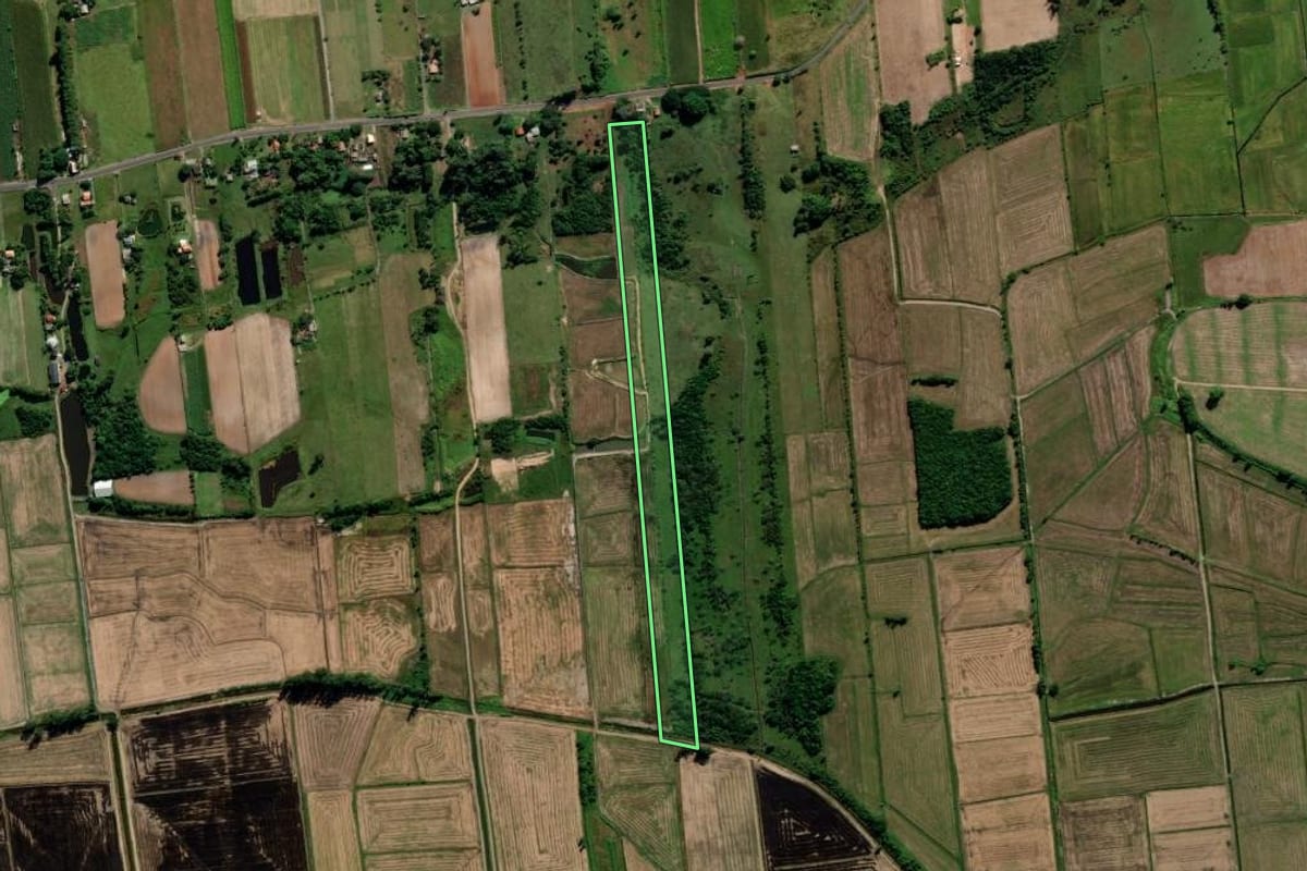 Imagem de satélite do imóvel rural em Araranguá (SC), com o contorno declarado no CAR desenhado por cima.