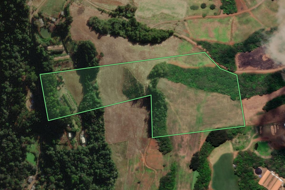 Imagem de satélite do imóvel rural em Arroio Trinta (SC), com o contorno declarado no CAR desenhado por cima.