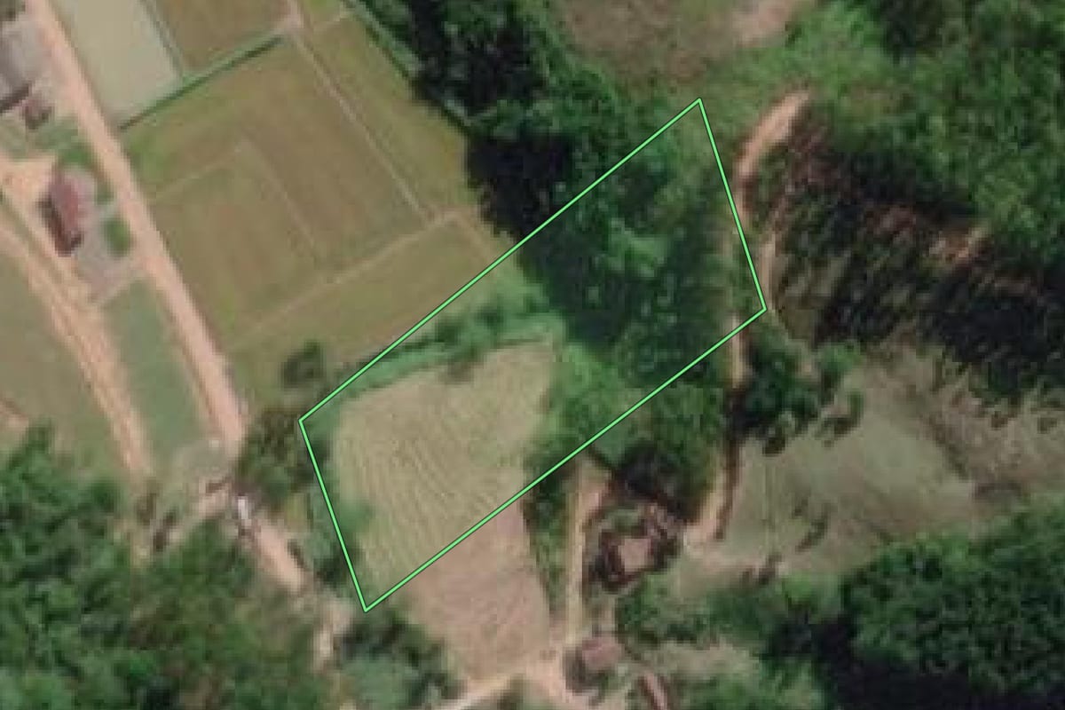 Imagem de satélite do imóvel rural em Ascurra (SC), com o contorno declarado no CAR desenhado por cima.