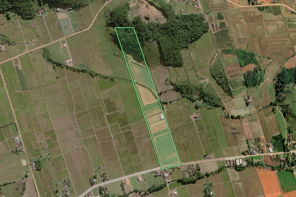 Imagem de satélite do imóvel rural em Ascurra (SC), com o contorno declarado no CAR desenhado por cima.
