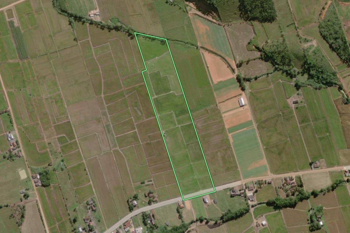 Imagem de satélite do imóvel rural em Ascurra (SC), com o contorno declarado no CAR desenhado por cima.
