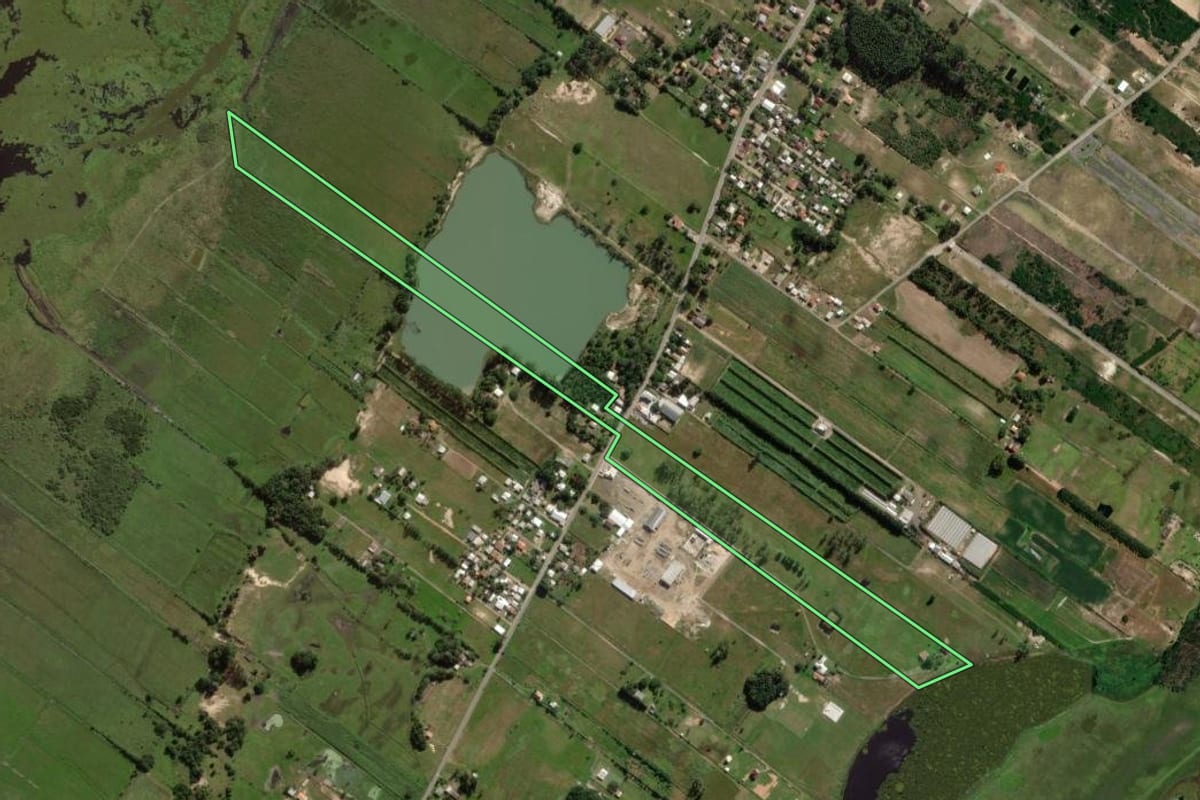 Imagem de satélite do imóvel rural em Balneário Gaivota (SC), com o contorno declarado no CAR desenhado por cima.