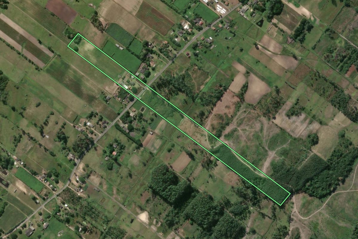 Imagem de satélite do imóvel rural em Balneário Gaivota (SC), com o contorno declarado no CAR desenhado por cima.