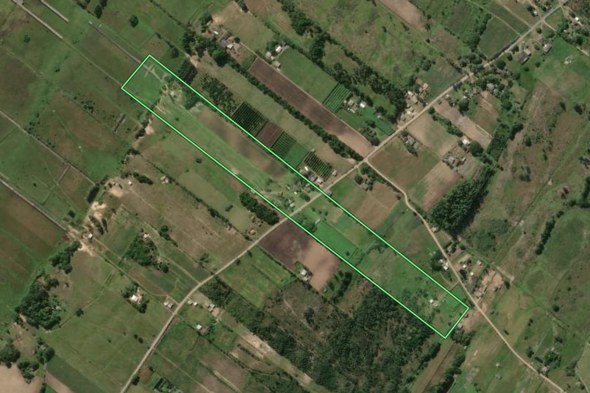 Imagem de satélite do imóvel rural em Balneário Gaivota (SC), com o contorno declarado no CAR desenhado por cima.